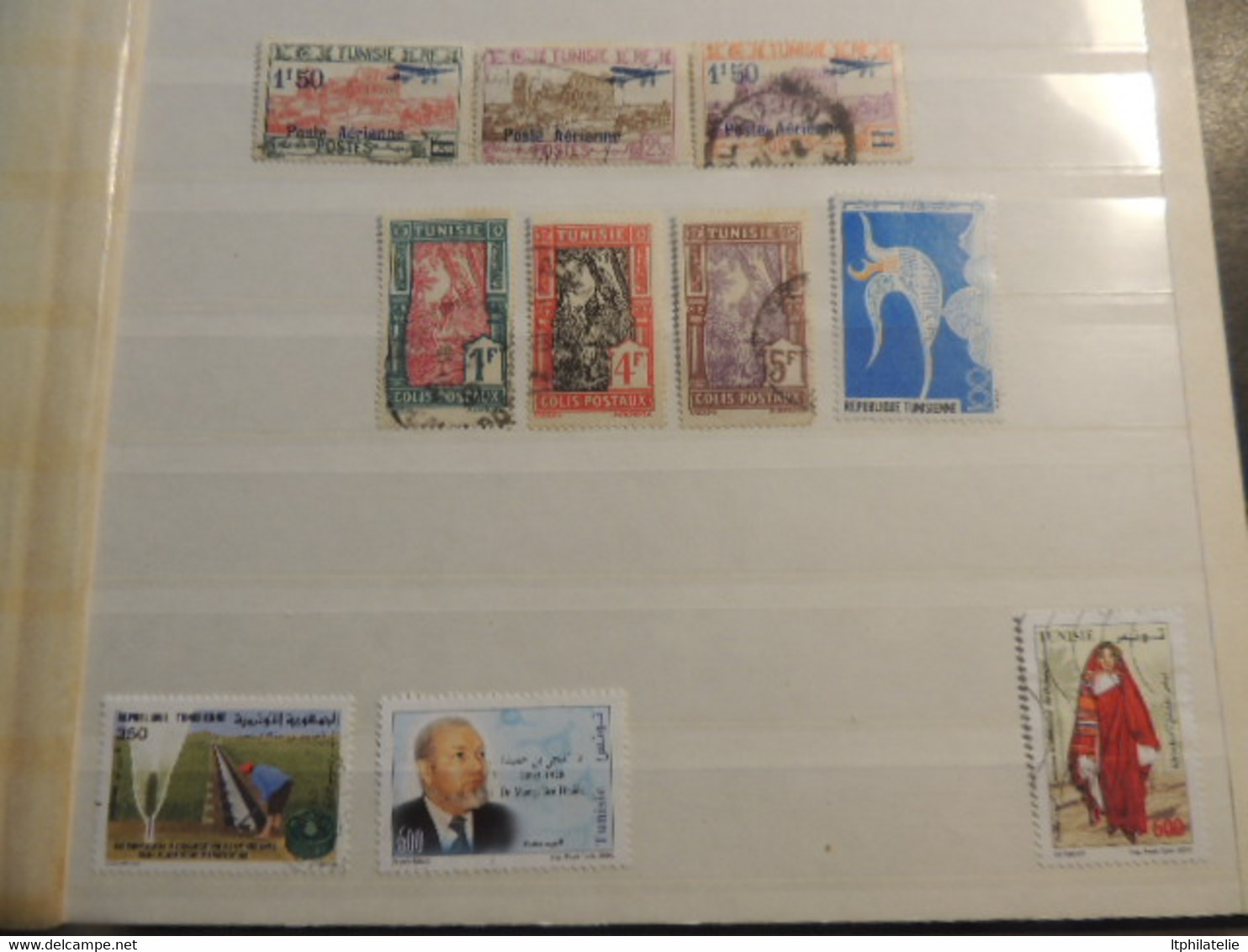 DESTOCK petit classeur bleu timbres du maroc tunisie madagascar  pour débutants