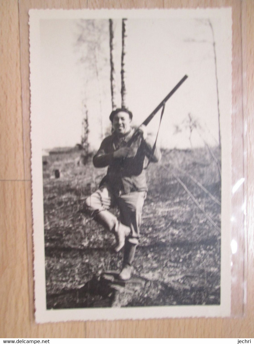 Carte Photo D Un Chasseur , Fusil - Chasse