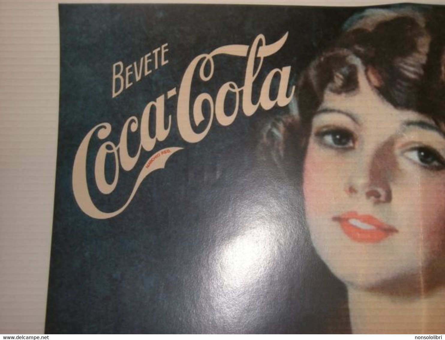 POSTER PUBBLICITARIO COCA COLA -RIPRODUZIONE DEL MANIFESTO ORIGINALE DEL 1927-RIPRODUZIONE PER IL 50° - Poster & Plakate