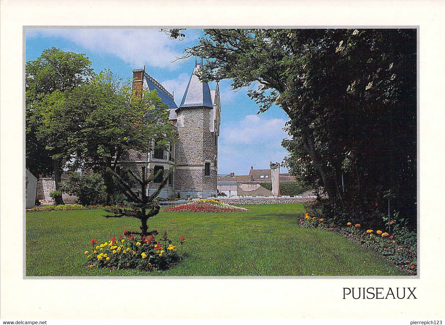 45 - Puiseaux - Le Jardin De La Mairie - Puiseaux