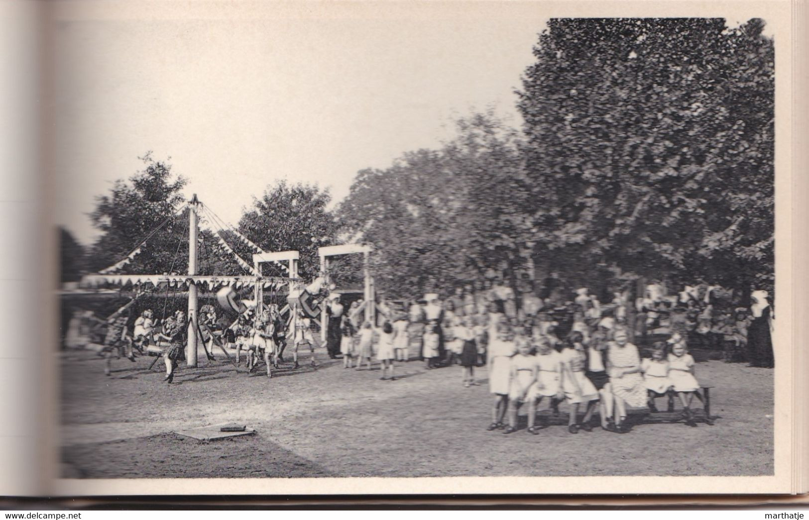 Carnet-Mapje Van Ravels-O.L.Vrouw Van De Kempe -Open-lucht-school Voor Zwakke Meisjes-32 Afscheurbare Zichtkaarten - Ravels