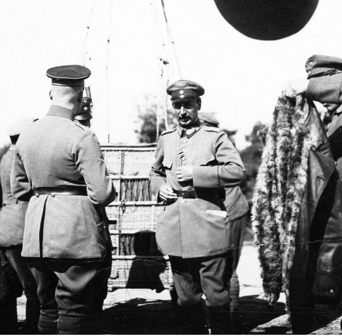 14-18.WWI Foto (Photo) - Luftwaffe - Ballon - Fesselballon Beobachter Stellung . Interressant ! General - 1914-18