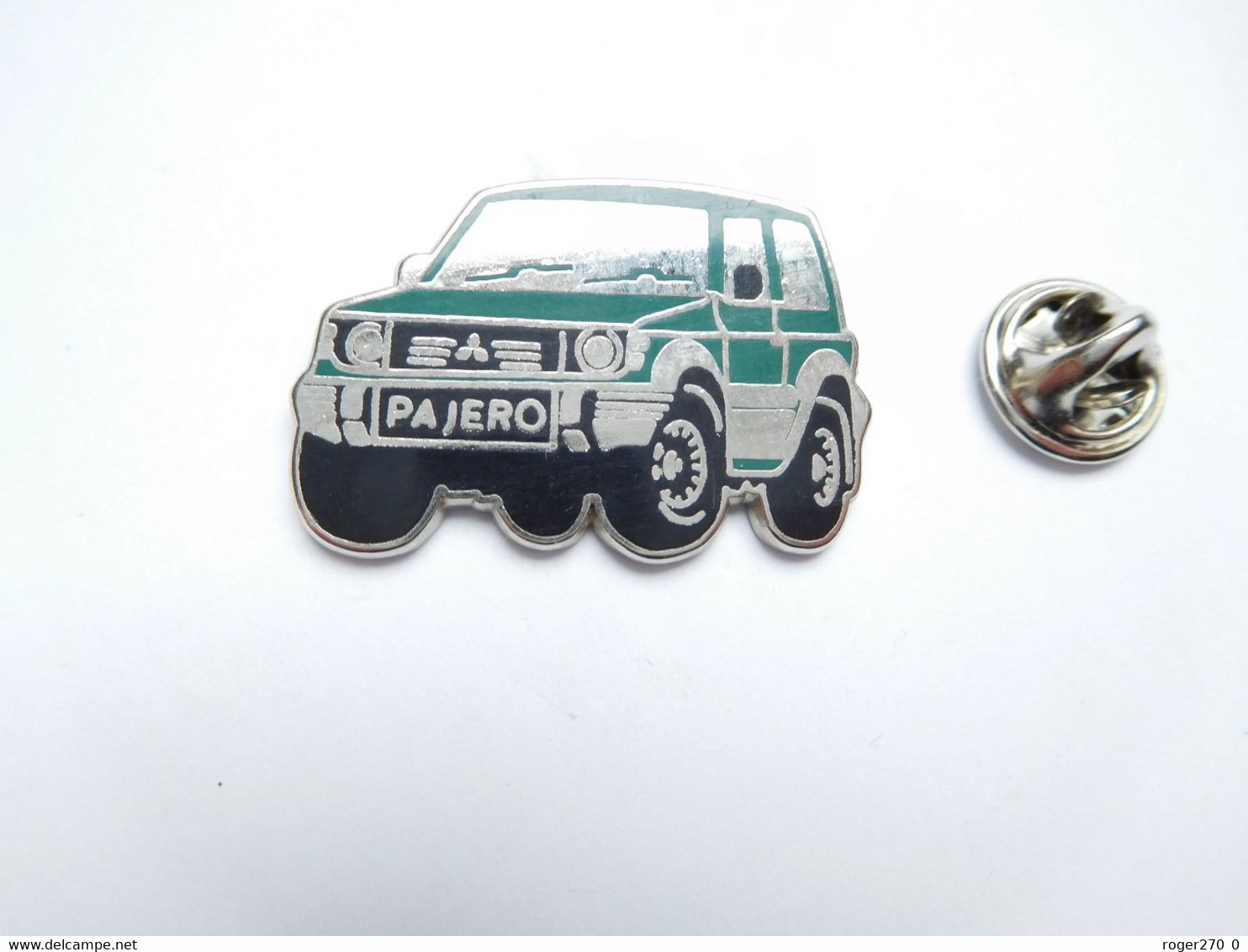 Superbe Pin's En Zamac , Auto 4X4 Mitsubishi Pajero - Mitsubishi