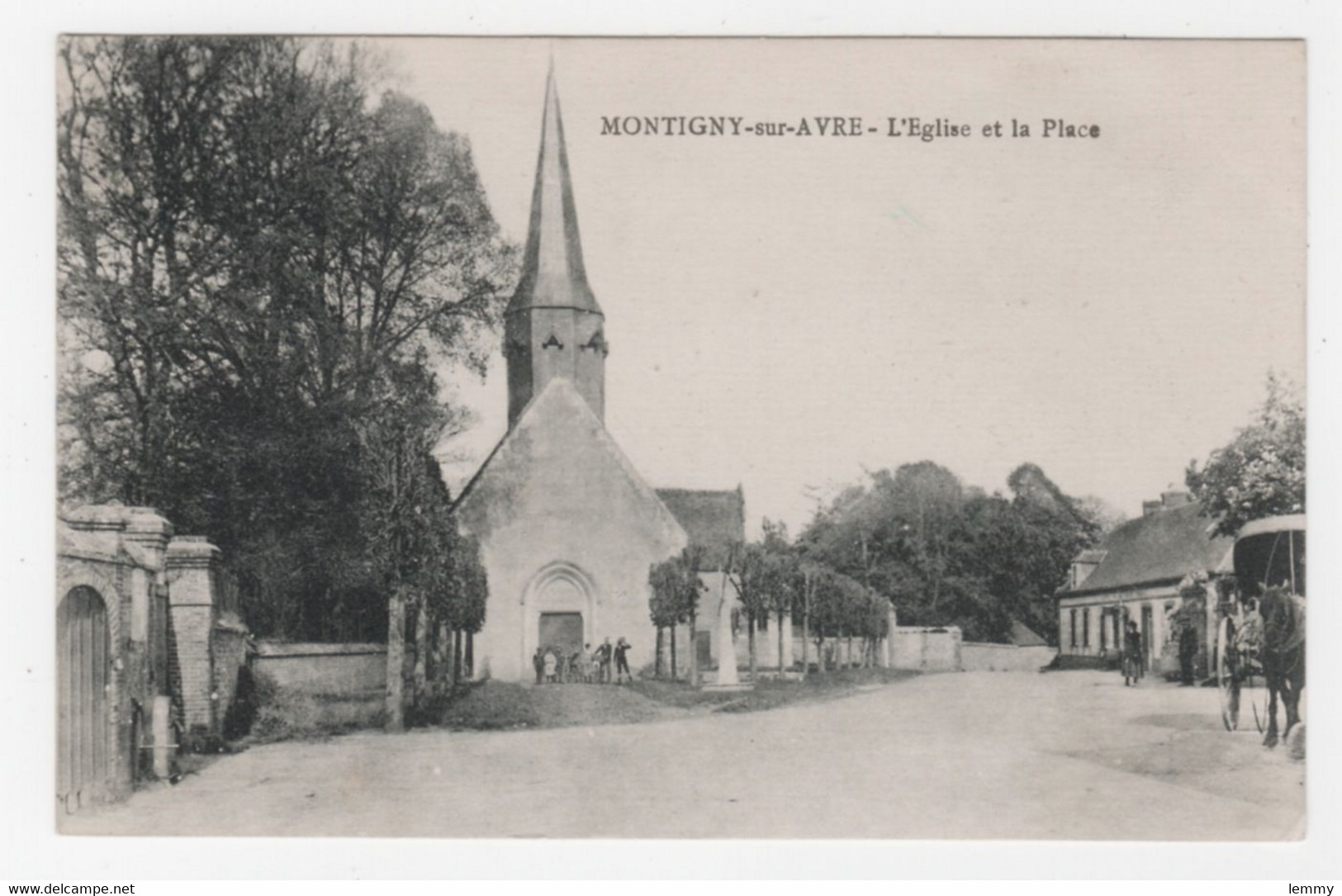 28 - MONTIGNY-SUR-AVRE -  LA PLACE - L'ÉGLISE -  ATTELAGE - CLICHÉ RARE - Montigny-sur-Avre