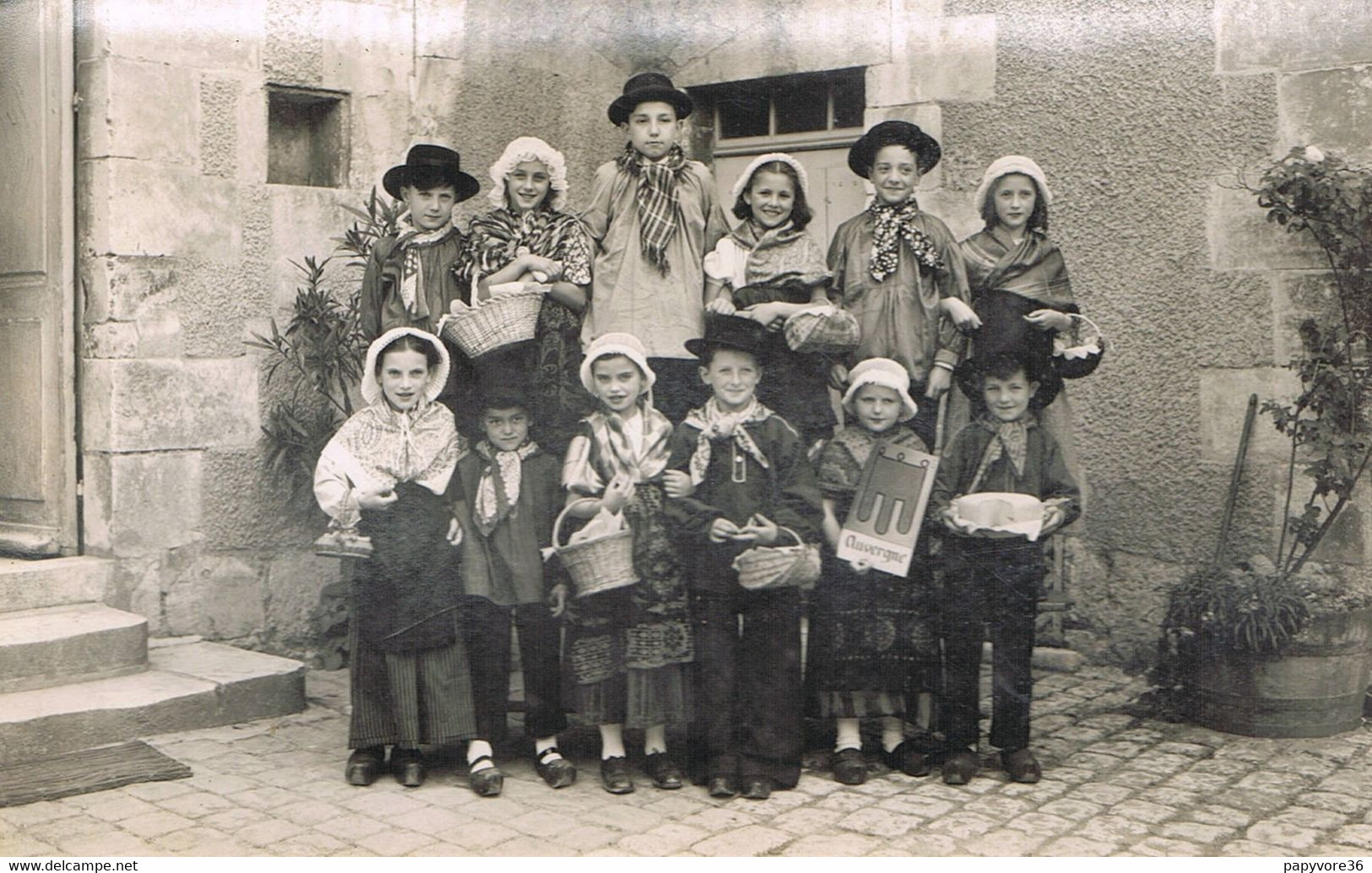 ISSOUDUN (Indre) -  Photo Groupe D'enfants En Costumes Folklore Auvergnat - Animée - Issoudun