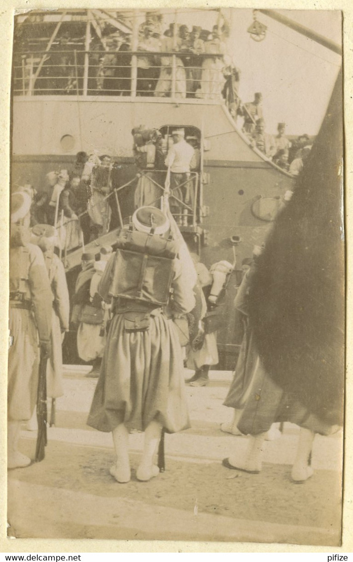 (Tunisie) Bizerte . Embarquement . Zouaves . 2 Photos . - Africa