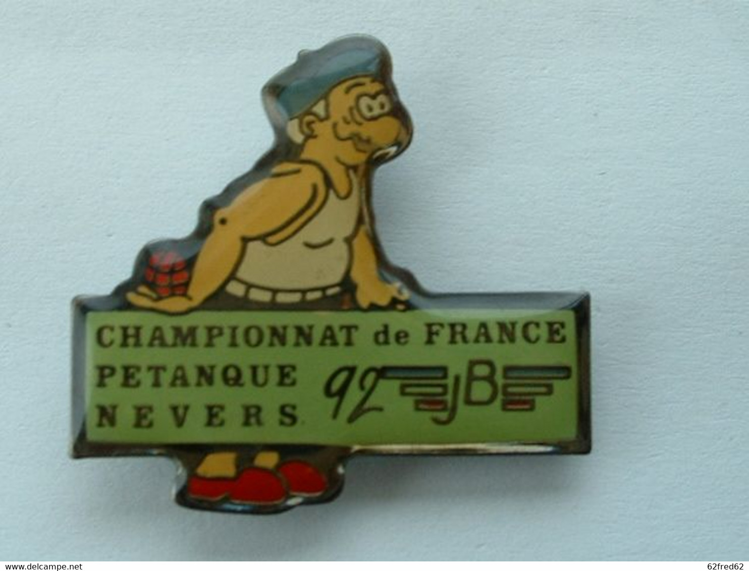 Pin's PETANQUE - CHAMPIONNAT DE FRANCE NEVERS 92 - JB - Pétanque
