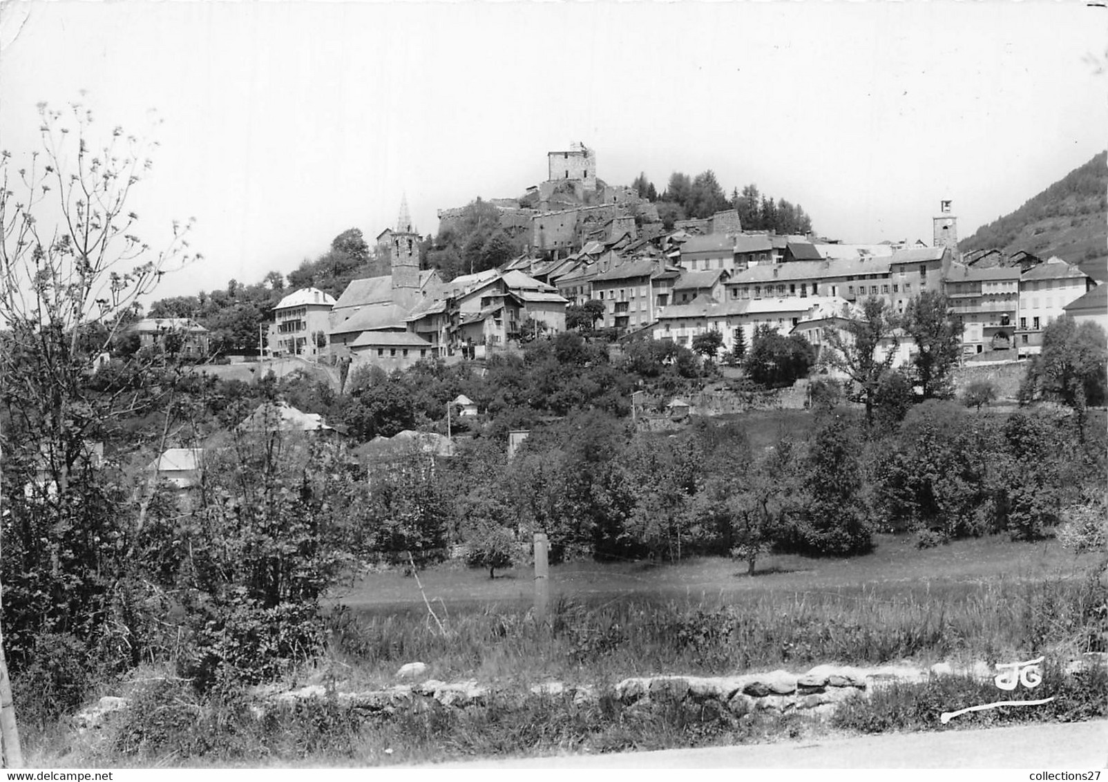 LOT DE 500 CARTES POSTALES MODERNE ET SEMI-MODERNE GRAND FORMAT- FRANCE- VILLAGES ET VILLES VOIR QUELQUE EXEMPLES