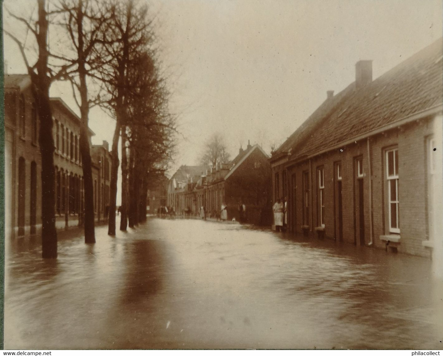 NL- Zutphen (Gld.) Foto Op Karton  // Foto Ca 8.5 X 11 / Watersnood - Buitensingel (Bruin - Wit) Ca 1926 - Zutphen