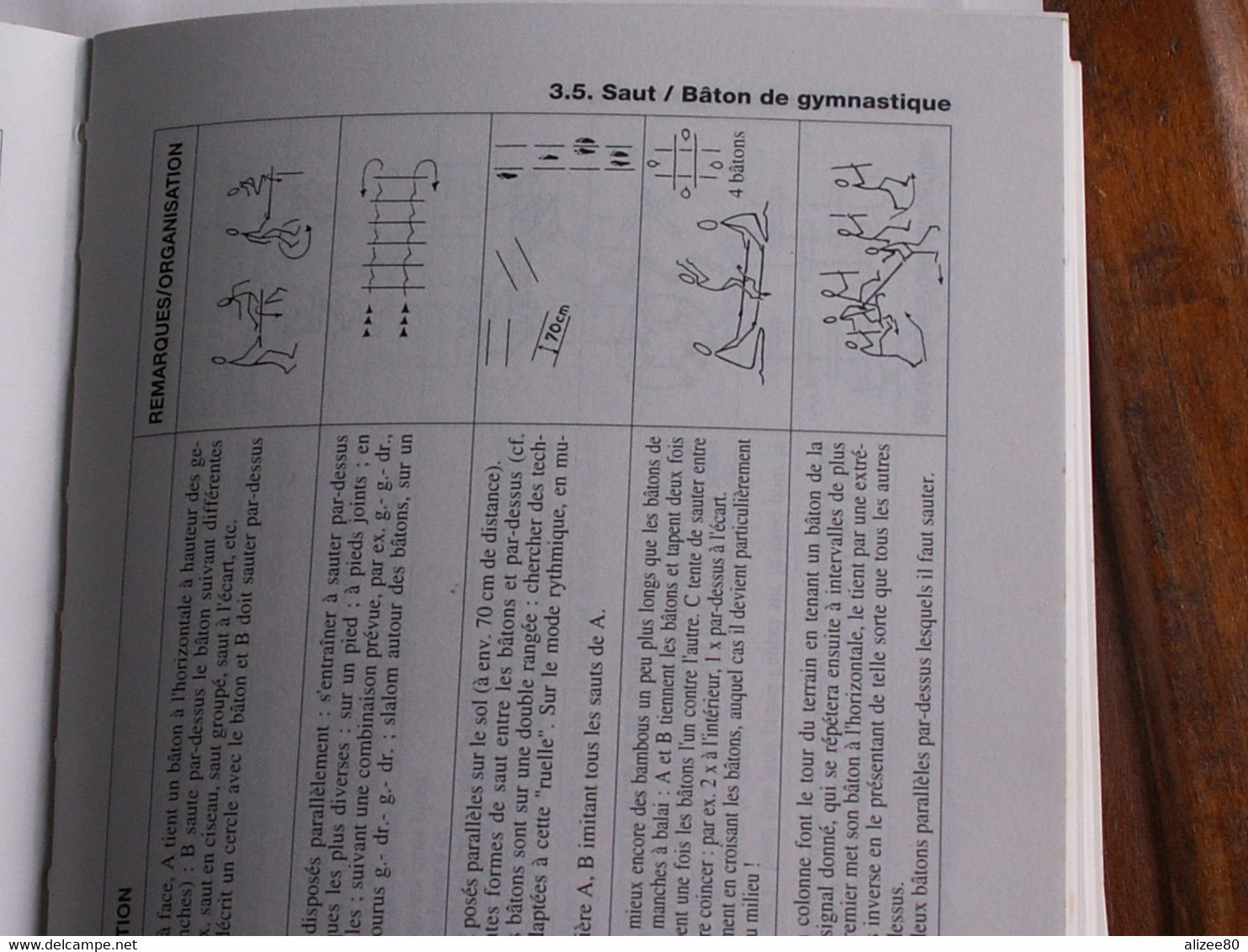 LIVRE  1000 EXERCISES  ET  JEUX  D' ECHAUFFELENT --  270  Pages - Ginnastica