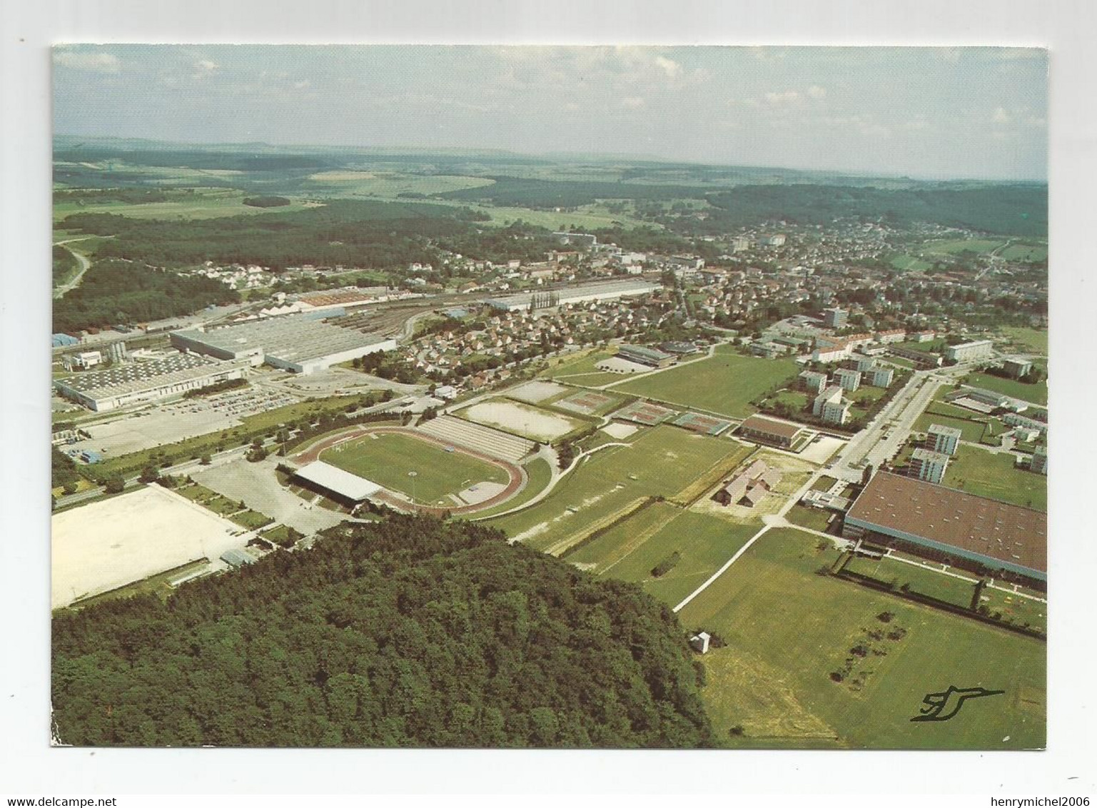 88 Vosges Vittel Vue Aérienne Cpo Le Stade Et Le Centre Embouteillage - Contrexeville