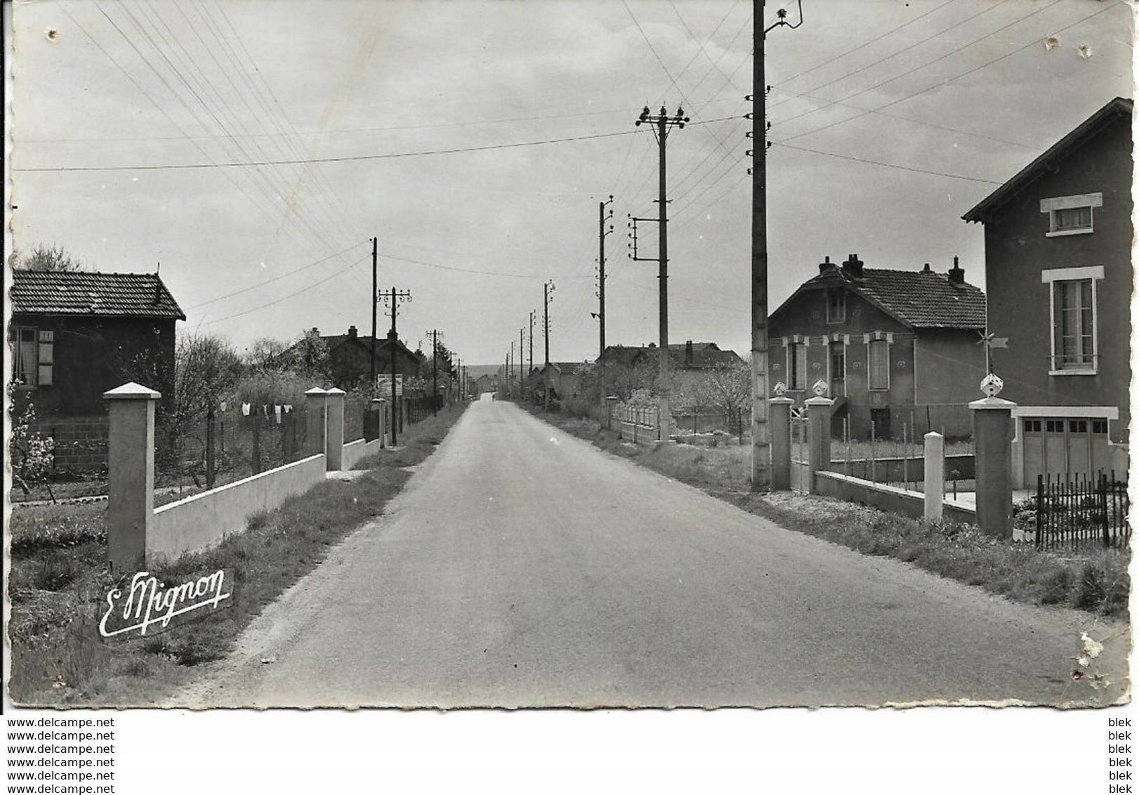 89 . Yonne :  Charmoy : Les Grands Noyers . - Charmoy