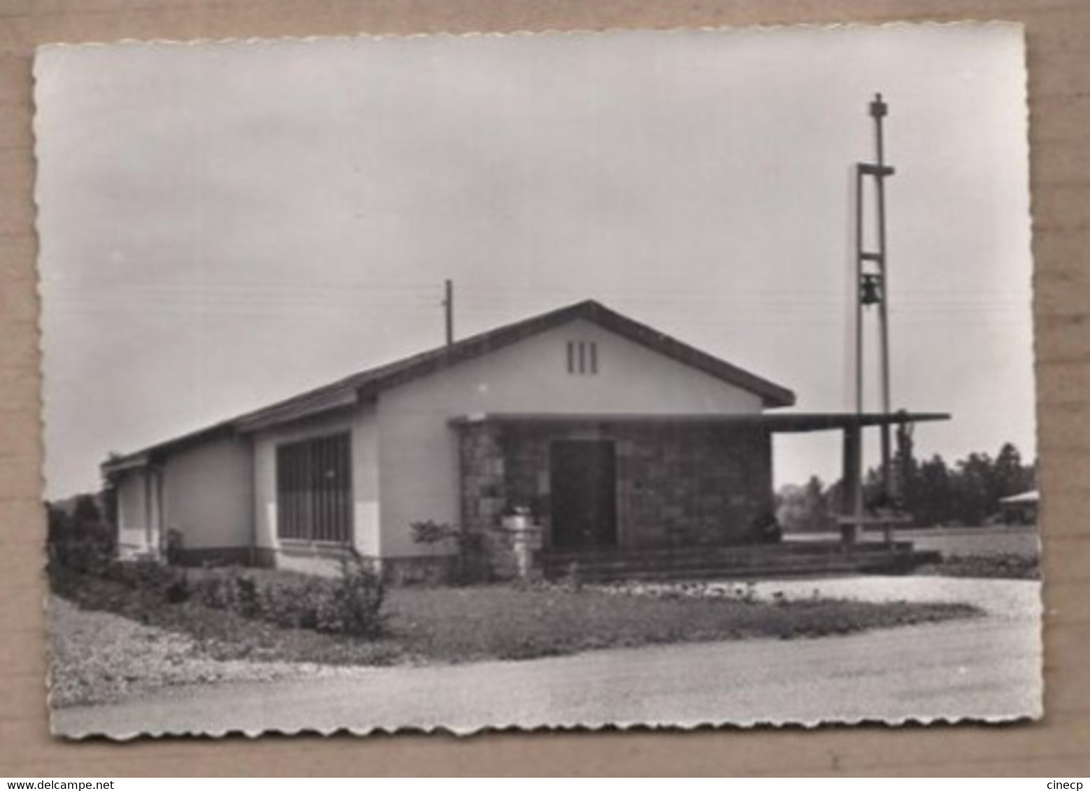 CPSM SUISSE - CRASSIER - Chapelle Catholique - TB PLAN EDIFICE RELIGIEUX - TB Photographie Noir Et Blanc - Crassier