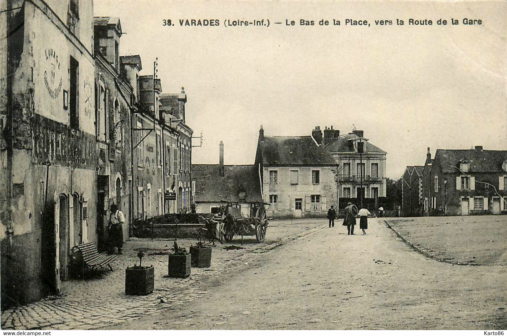 Varades * Le Bas De La Place Vers La Route De La Gare * Villageois - Varades