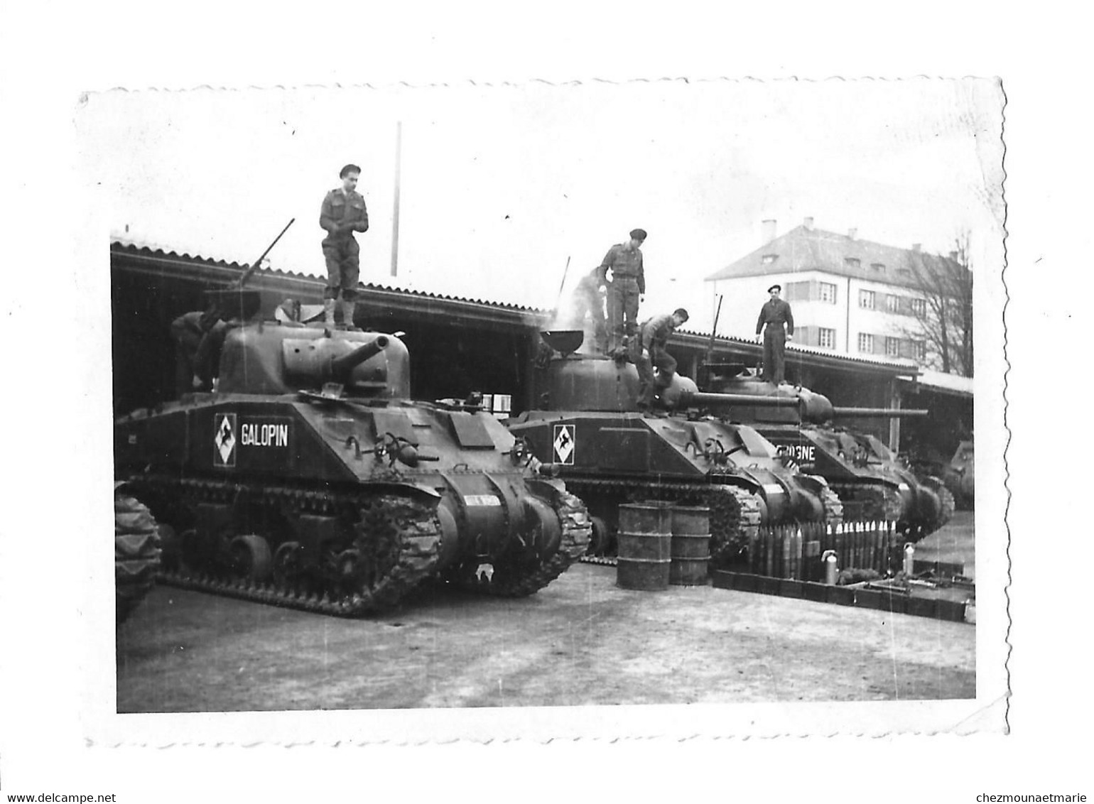 A SITUER - CHARS TANKS DONT GALOPIN - PARTERRE DE MUNITIONS - PHOTO 10*7 CM - Guerra, Militares