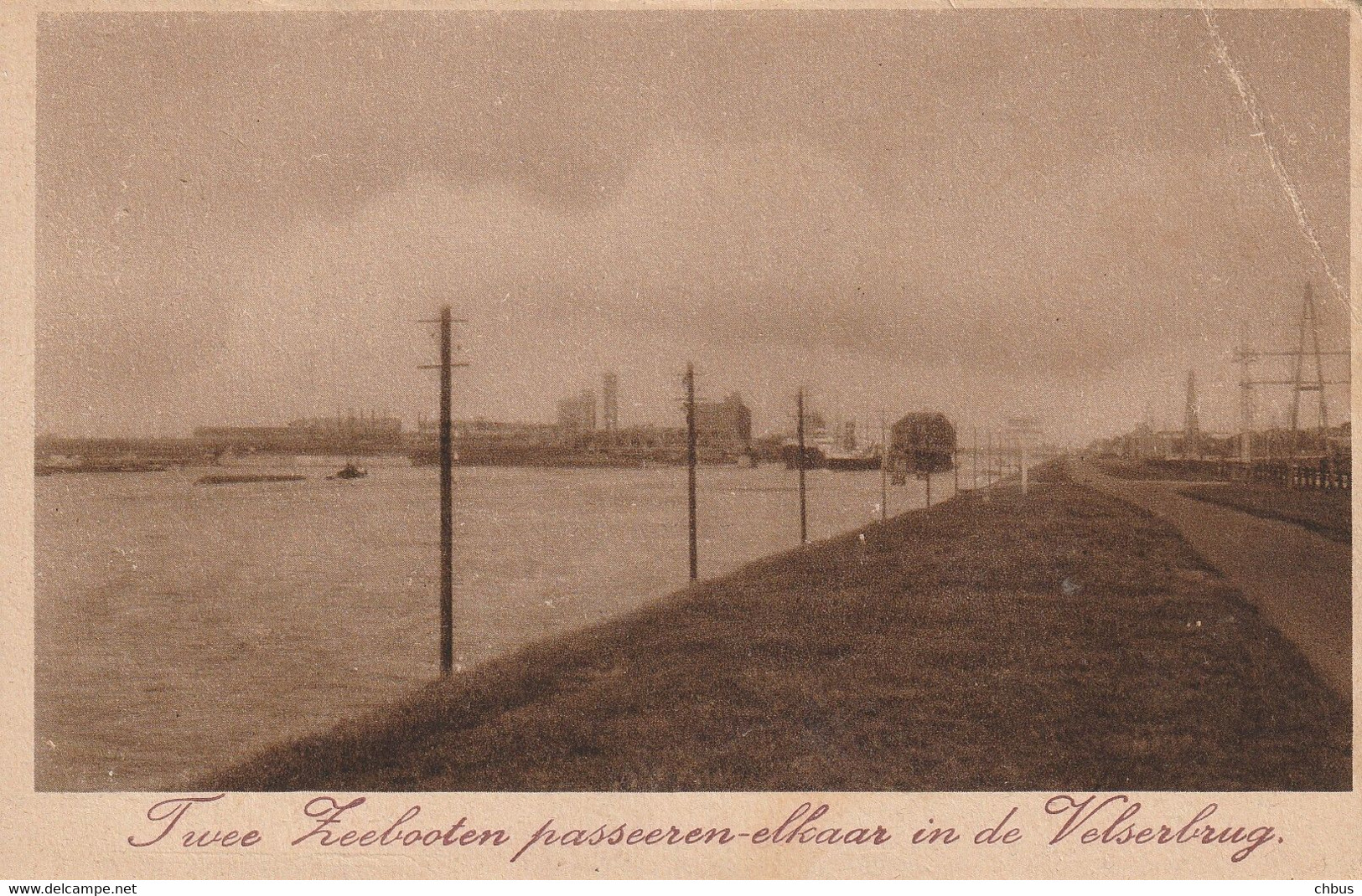 'Twee Zeebooten Passeeren Elkaar In De Velserbrug', Spoorbrug, Scheepvaart, Papierfabriek (vouw Rechtsboven) - IJmuiden