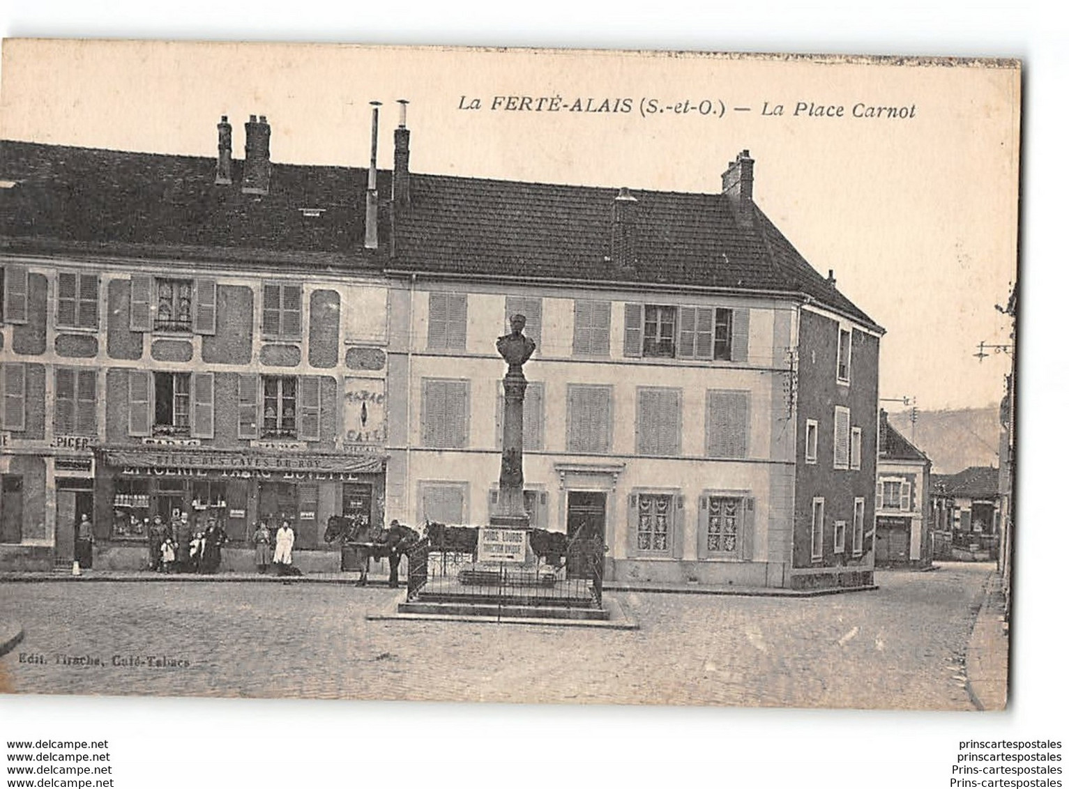 CPA 91 La Ferté Alais La Place Carnot - La Ferte Alais