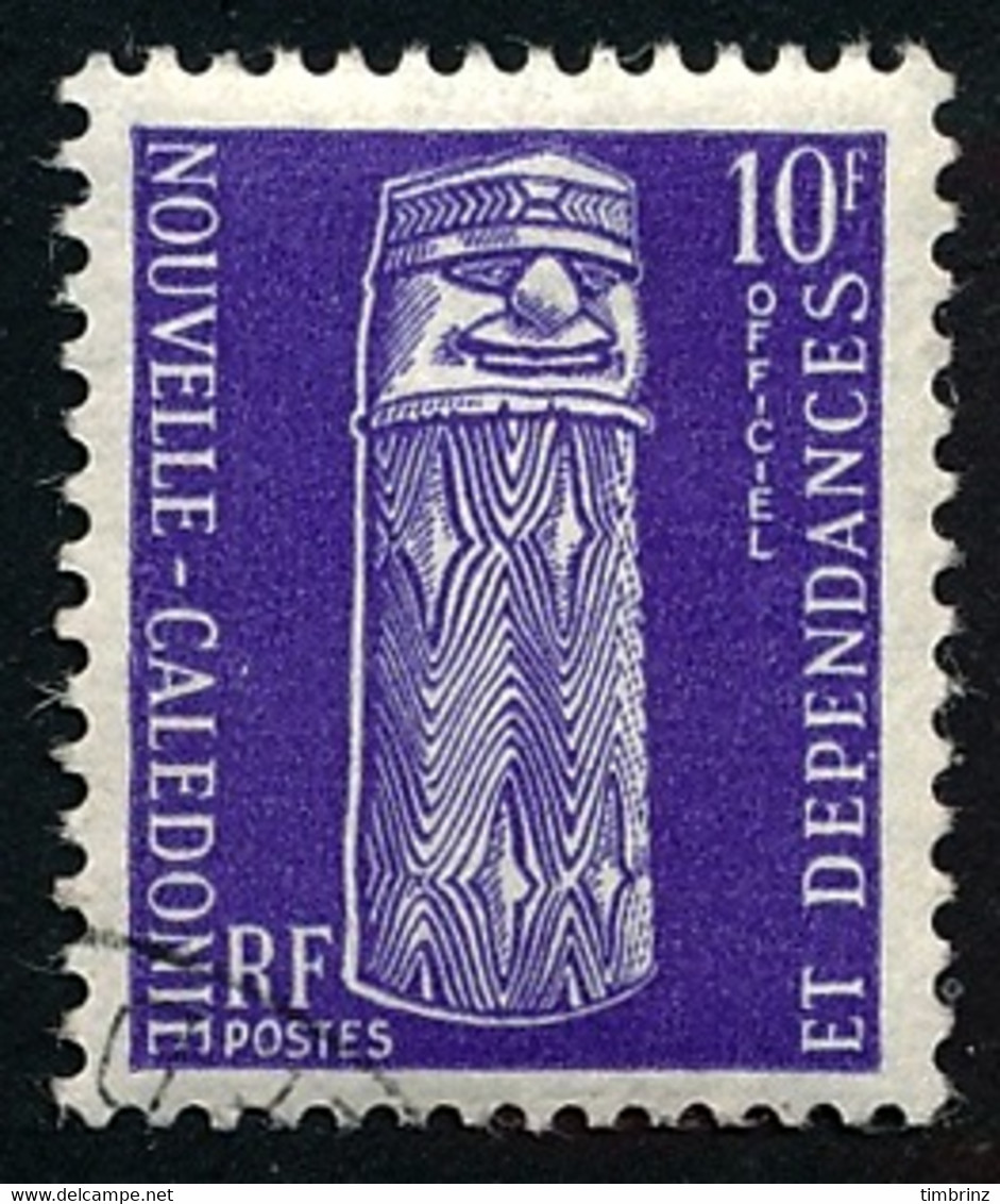 NOUV.-CALEDONIE 1959 - Yv. Service 6 Obl.   Cote= 1,00 EUR - Totem 10f Violet  ..Réf.NCE25848 - Dienstmarken