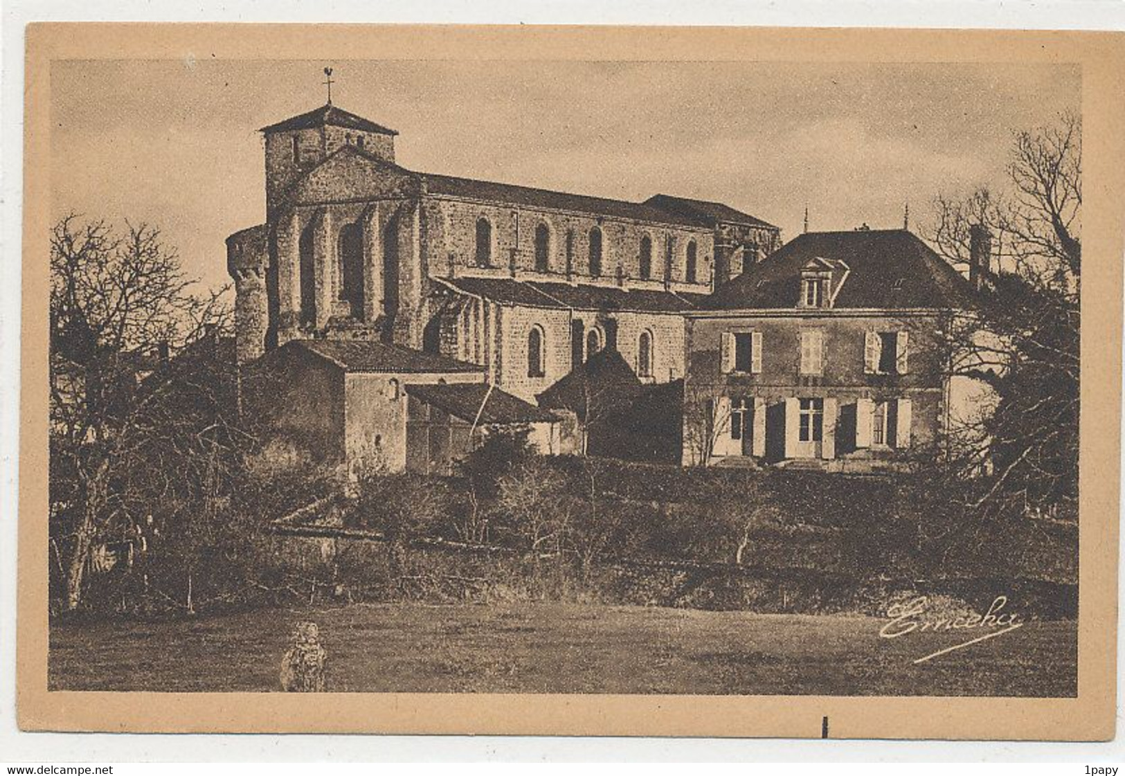 85 - La Chaize Le Vicomte - L'Eglise Saint Nicolas   Monuments Historiques Du Bas Poitou - La Chaize Le Vicomte