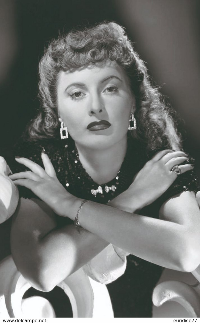 Barbara Stanwyck 2 PHOTO POSTCARD - Famous Ladies