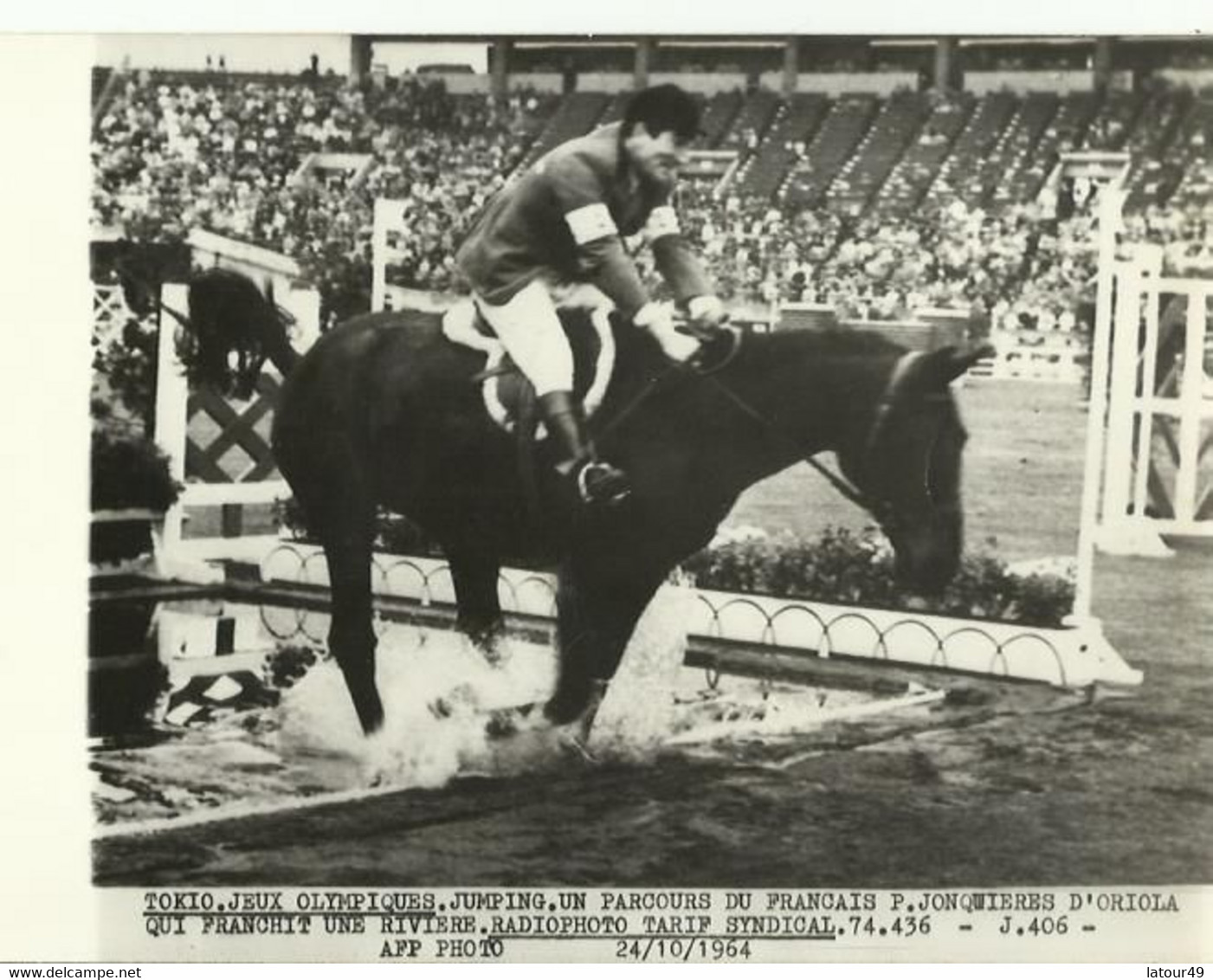 Tokio  Jeux Olimpiques Jumping Le Francais  P  Jonquieres D Oriola Franchit Une Riviere   24  10 1964..(20  X 15 Cm ) - Hipismo