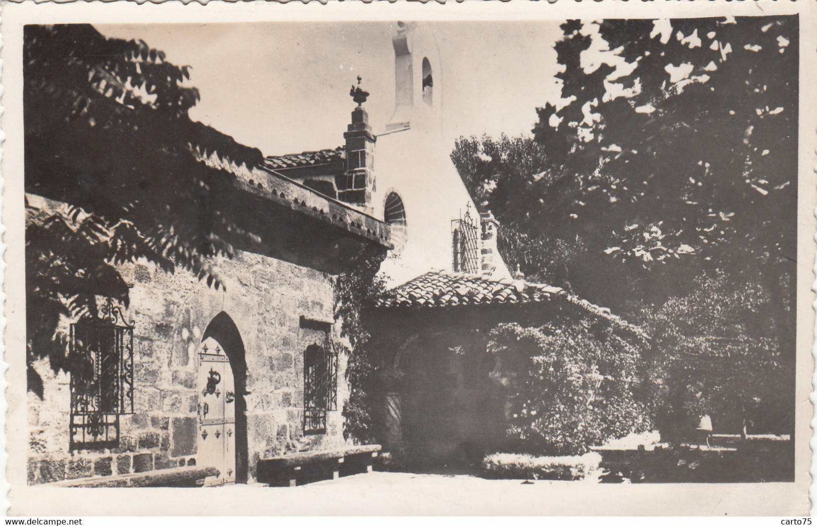 Photographie - Carte-photo - Chapelle - 1953 - Lieu à Situer - Provence ? - Fotografie