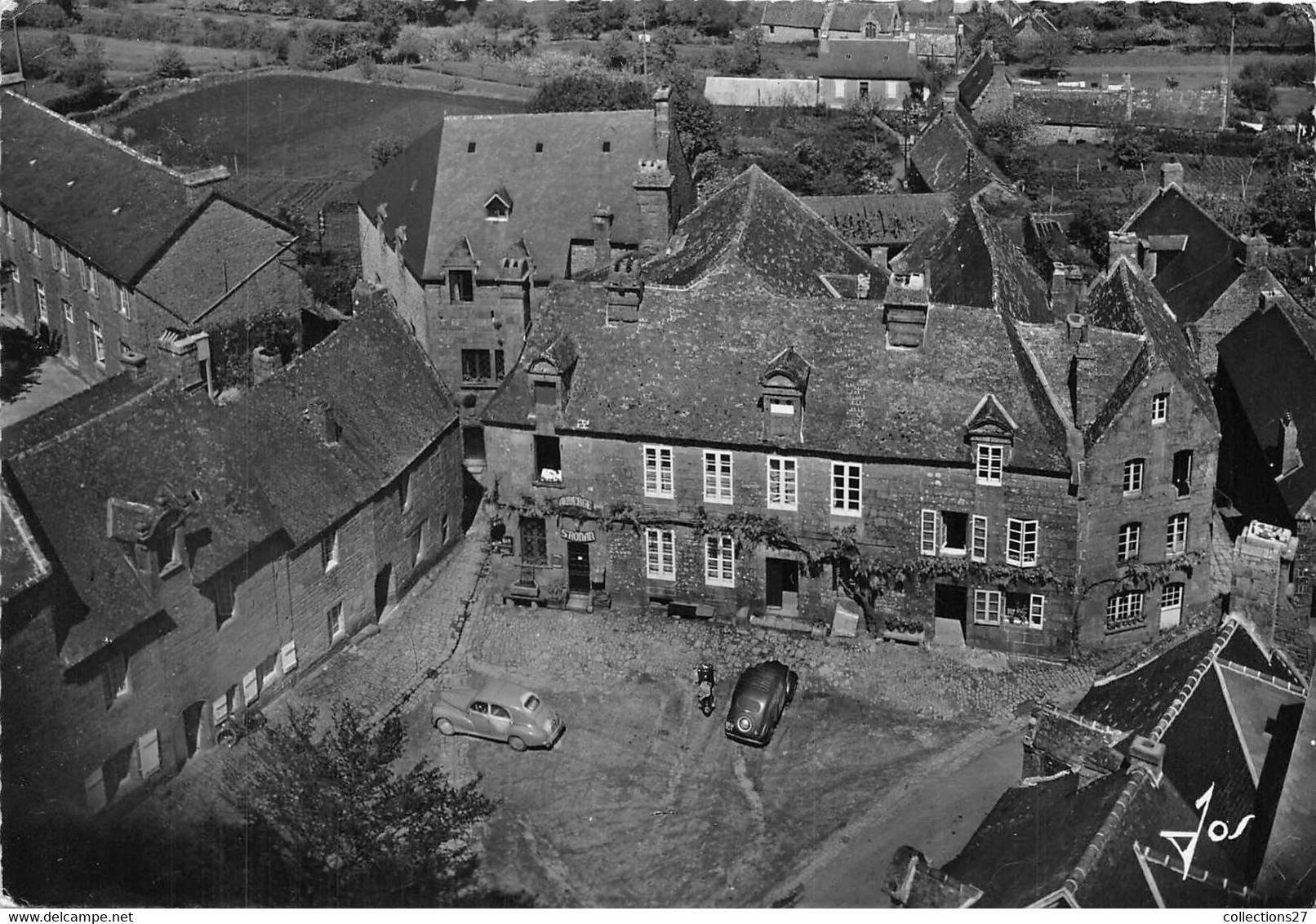 29-LOCRONAN-L'AUBERGE SAINT RONAN ET LES VIEILLES MAISONS DU BAS DE LA PLACE - Locronan