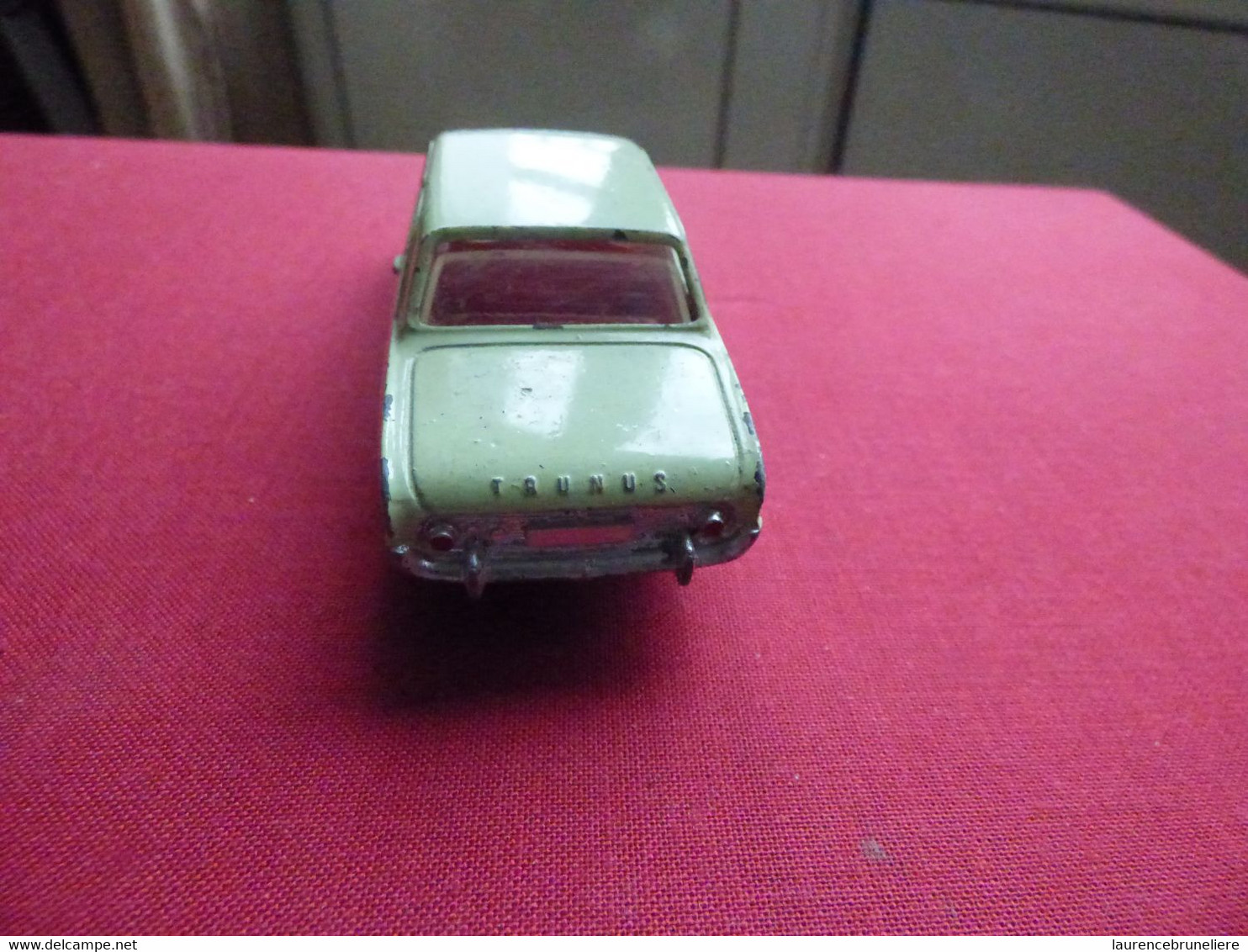 FORD TAUNUS DINKY TOYS DE MECCANO - Toy Memorabilia