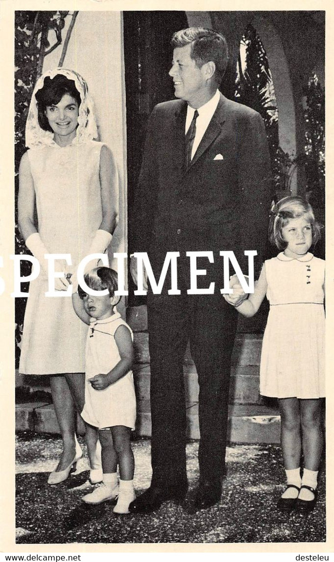 President John F. Kennedy - Charming Family Portrait @ Palm Beach - Presidentes