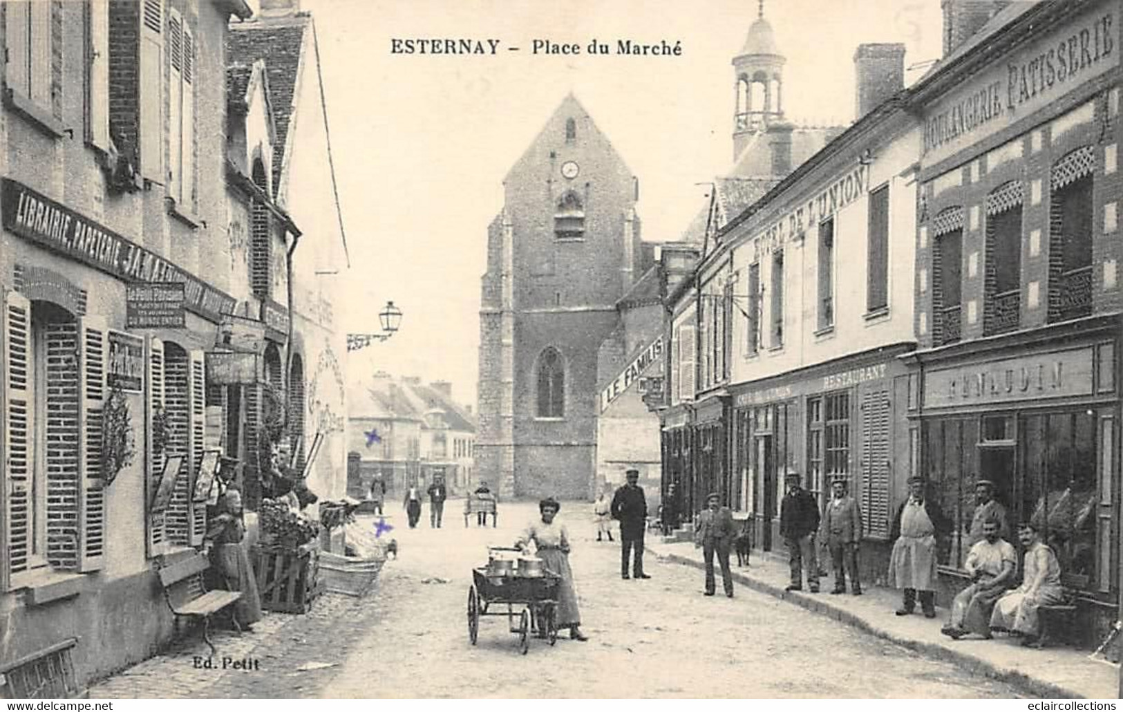 Esternay    51           Place Du Marché. Librairie Petit L'éditeur Et Hôtel De L'Union     (voir Scan) - Esternay