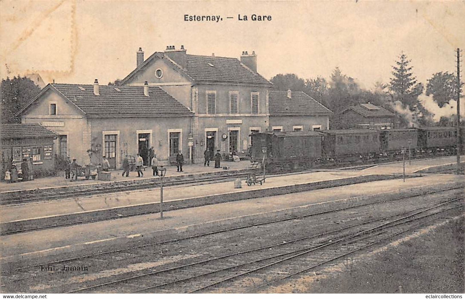 Esternay    51           Intérieur De La Gare. Train   - En Partie Décollée  -   (voir Scan) - Esternay