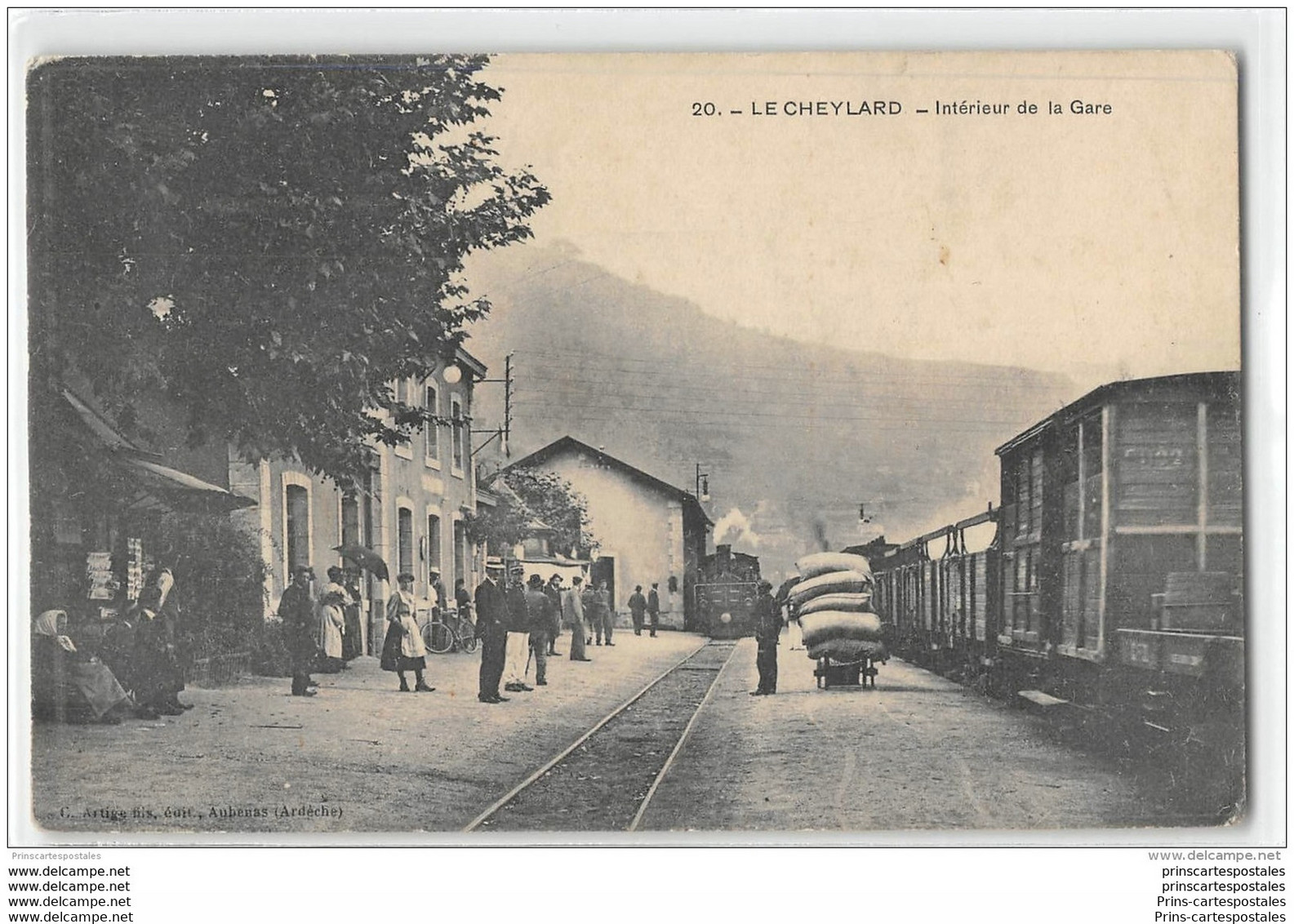 CPA 07 Le Cheylard La Gare Et Le Train Tramway Ligne De La Voulte Sur Rhone à Dunnieres - Le Cheylard