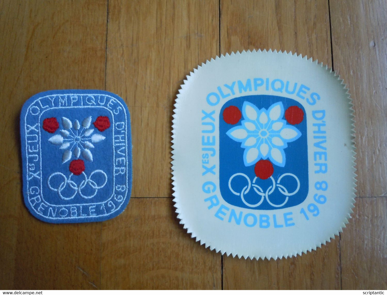 2 ECUSSONS Jeux Olympiques GRENOBLE 1968 - Bekleidung, Souvenirs Und Sonstige