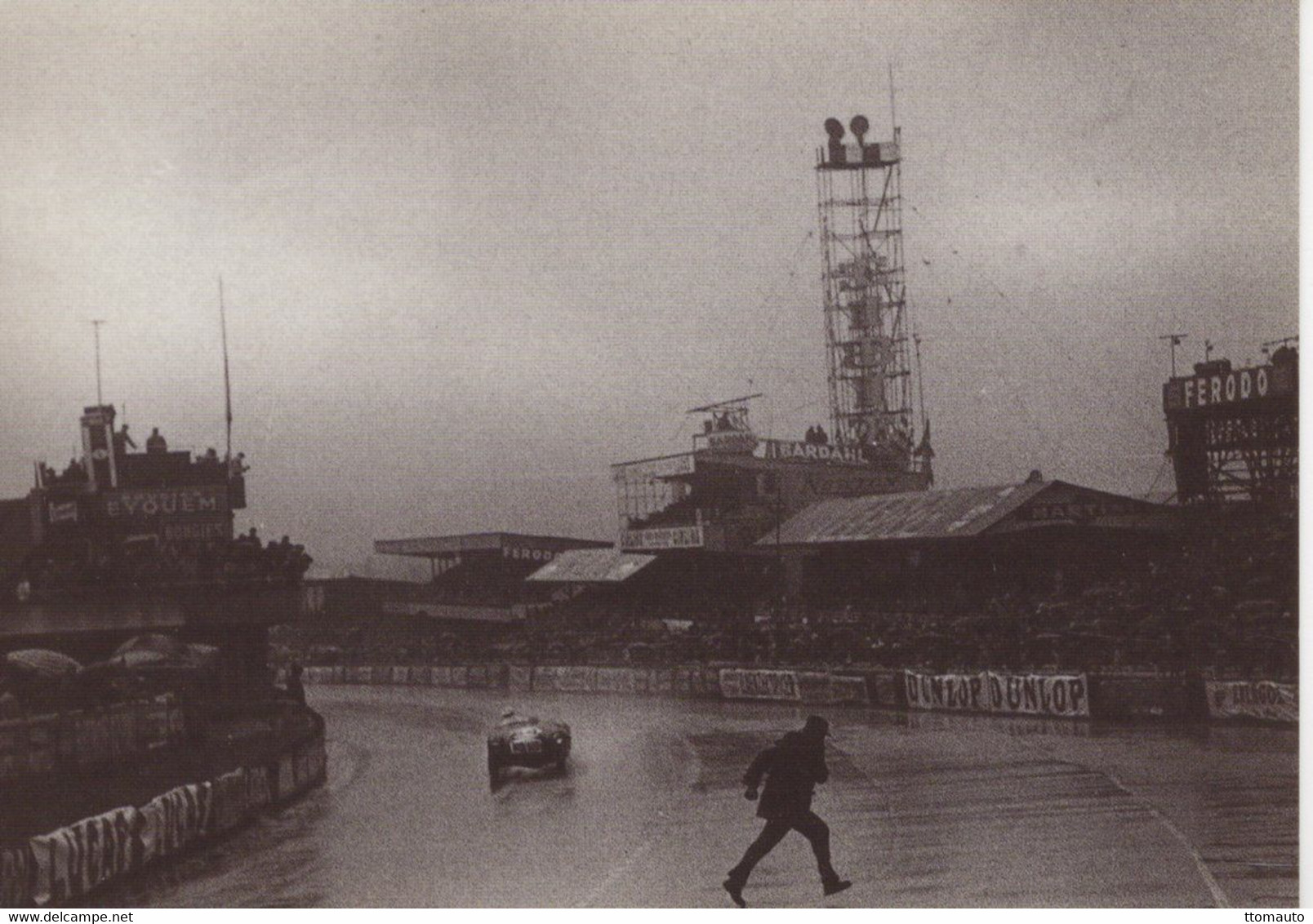 The MG Of Ted Lund/Hans Waeffler Encounters An Unexpected Obstacle  -  Le Mans 1955  - CPM - Le Mans