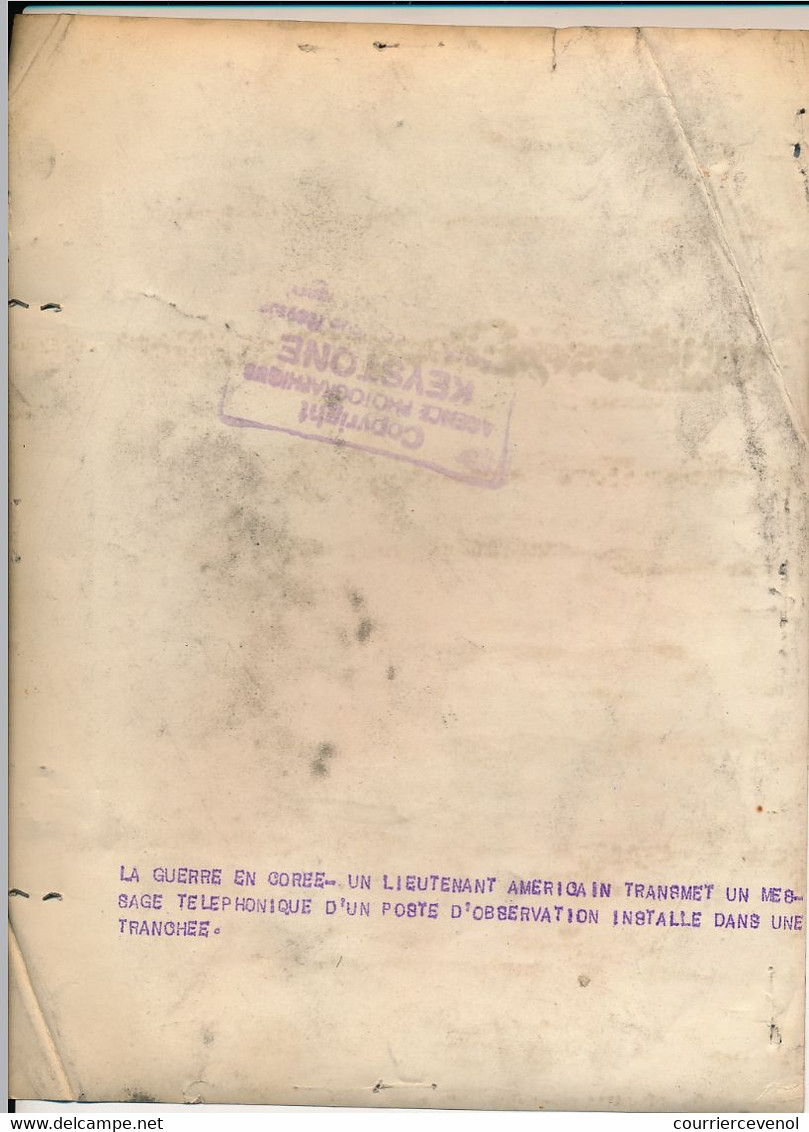 CORÉE - La Guerre En Corée - Un Lieutenant Américain Transmet Un Message Téléphonique...     ...tranchée - War, Military