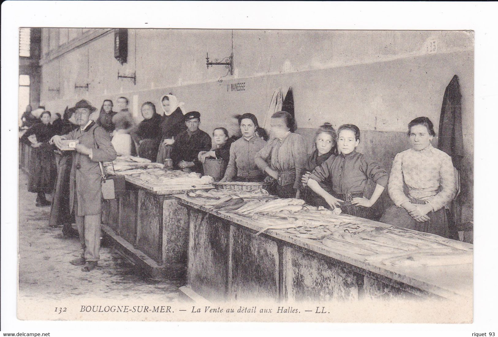 132 - BOULOGNE-SUR-MER - Le Vente Au Détail Aux Halles - Boulogne Sur Mer