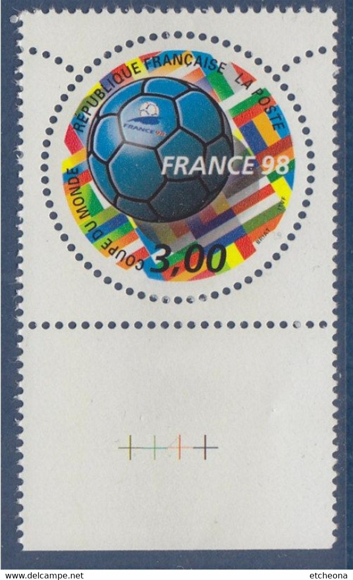 France 98 Coupe Du Monde De Football, Ballon, Timbre Rond N°3139 Neuf Bord De Feuille Avec Repère Croix Couleur - Other & Unclassified