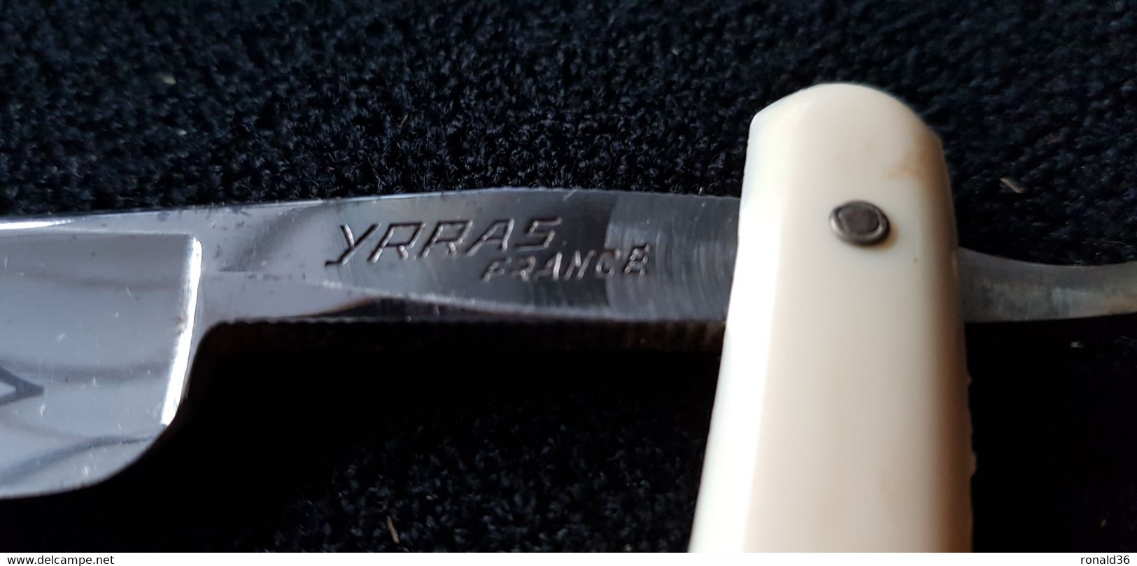 Ancien RASOIR Coupe Chou YRRAS FRANCE Lame Gravée CASSIOPEE De 19 Mm  Bout Du Couteau Marquée - Accessoires