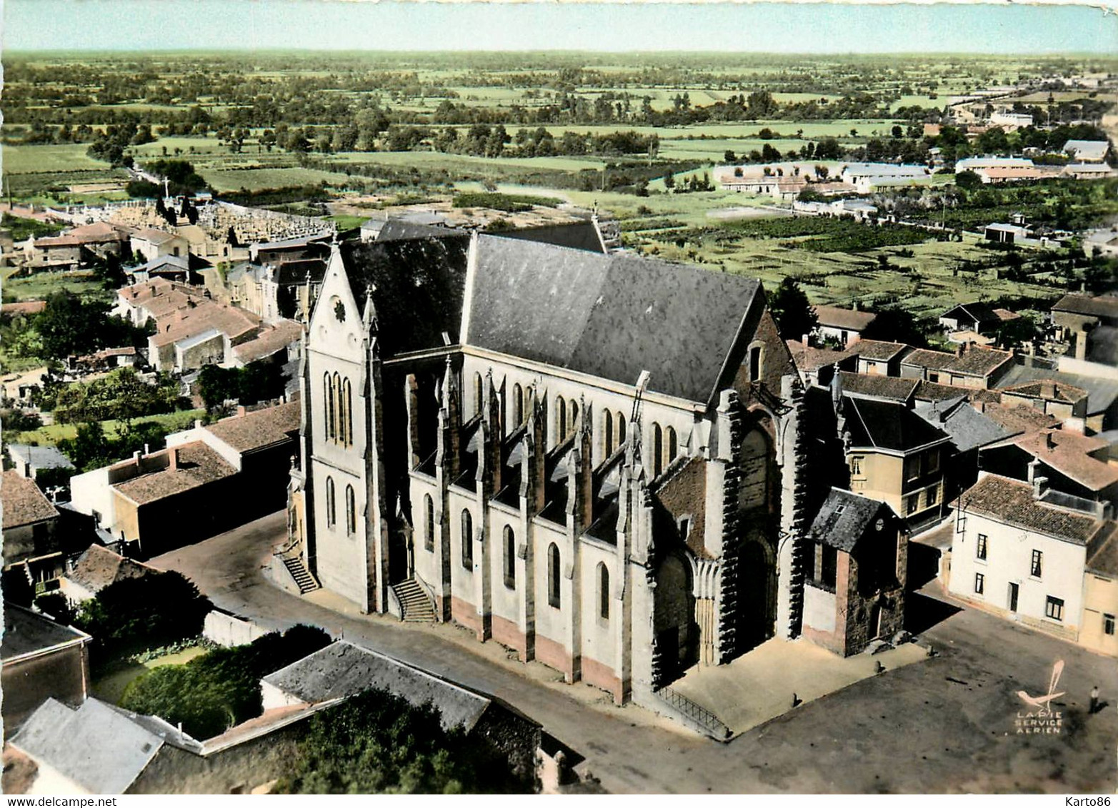 Boussay * Vue Aérienne Sur L'église - Boussay