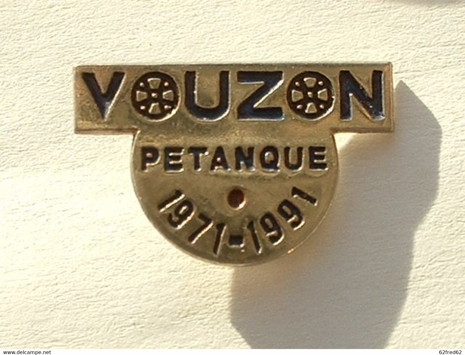 Pin's PETANQUE - VOUZON - Pétanque