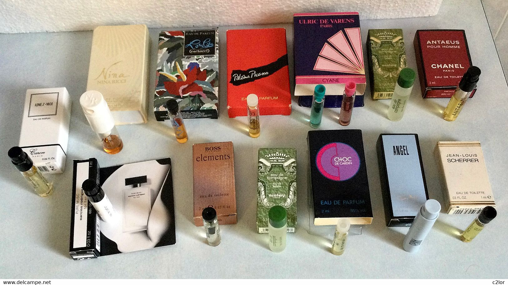 Lot De 13 Echantillons/Tubes De Parfum Dans Leur Boitage - Muestras De Perfumes (testers)