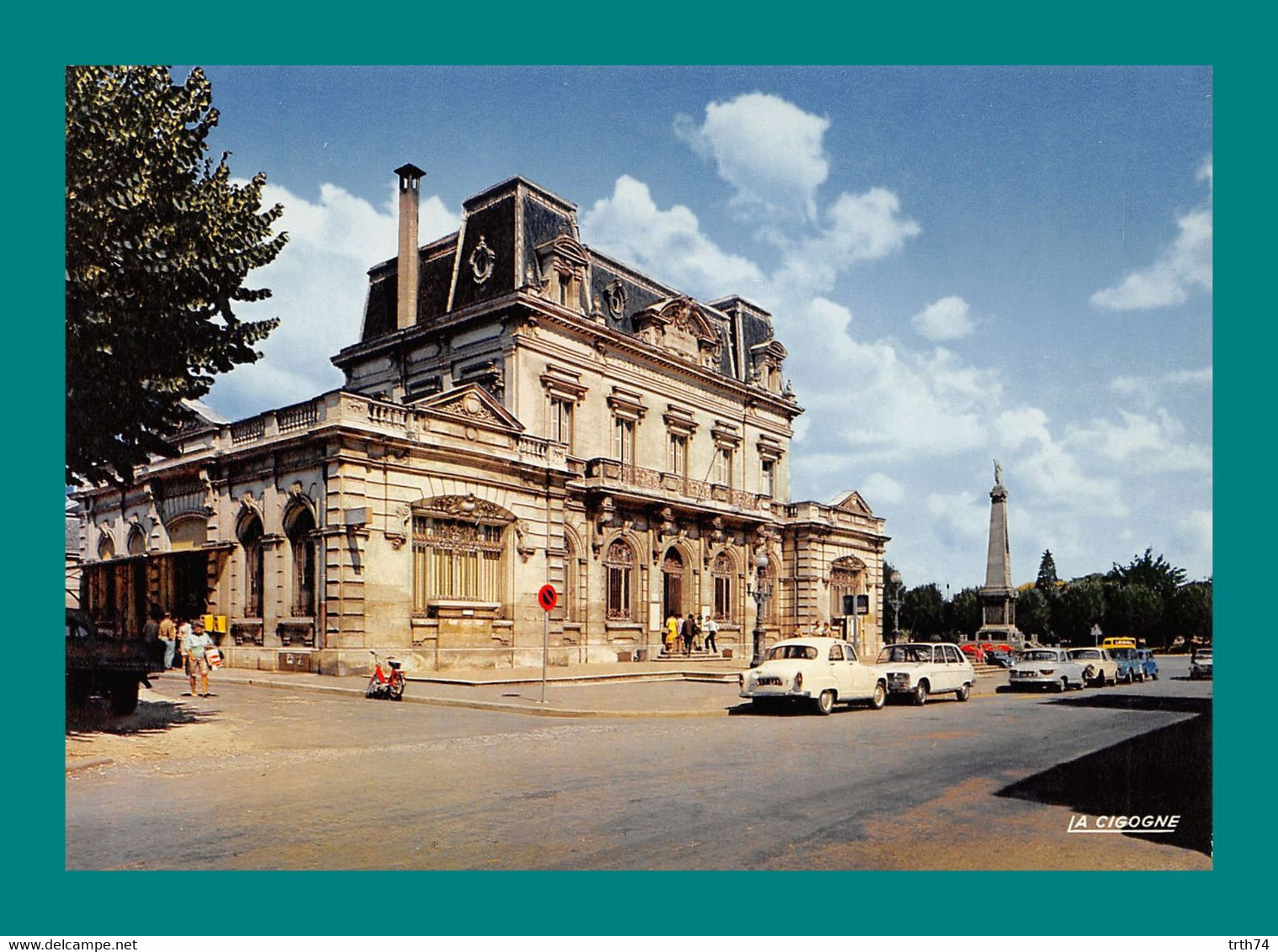 17 Rochefort La Poste ( Voitures Anciennes Renault, Simca, Panhard ) - Rochefort