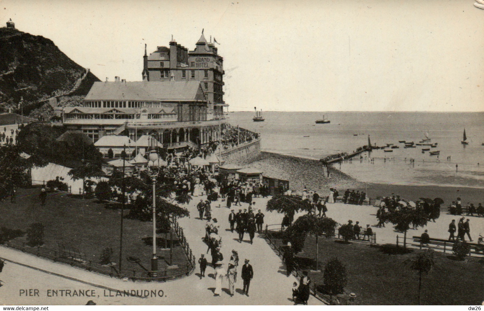 Conwy - Pier Entrance, Llandudno - Grand Hotel - E.T.W. Dennis & Sons Ltd - Postcard Non Circulated - Caernarvonshire