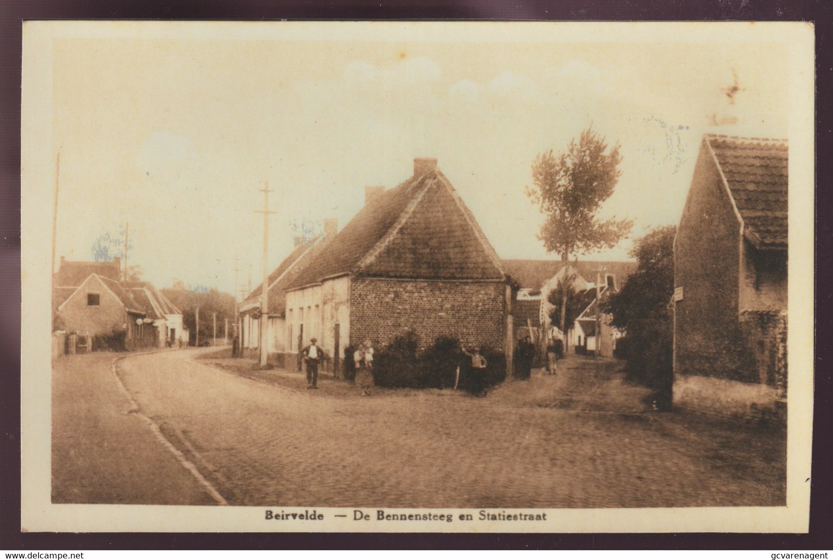 BEERVELDE  FOTO GEMAAKT +- 1980 VAN OUDE POSTKAART  ==  DE BENNESTEEG EN STATIESTRAAT - Lochristi