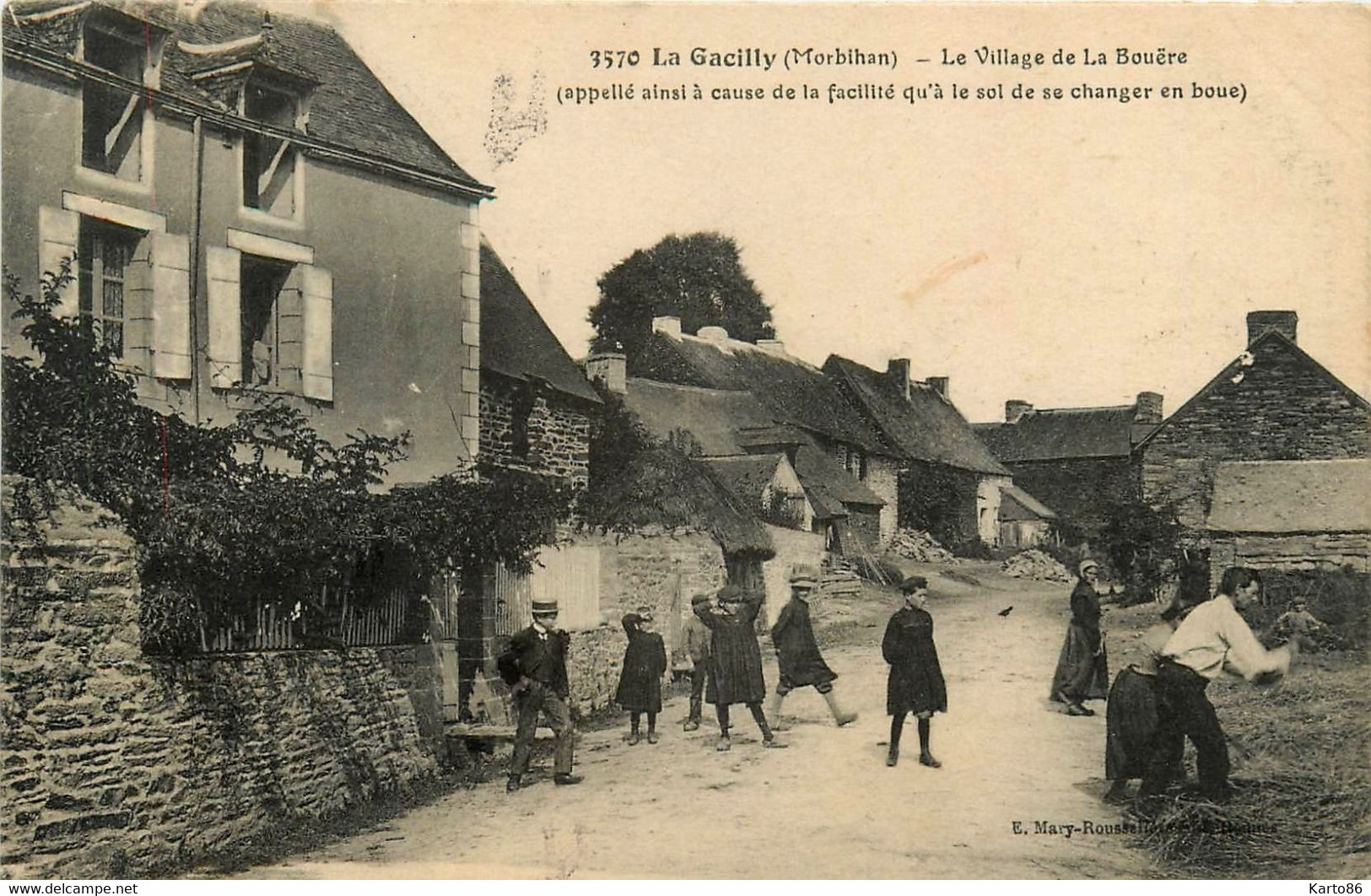 La Gacilly * Village Hameau La Bouère * Une Rue Battage Au Fléau * Villageois - La Gacilly