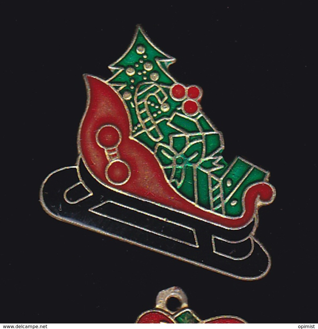 61587- Pin's.Sapin De Noel.traineau.luge.. - Christmas