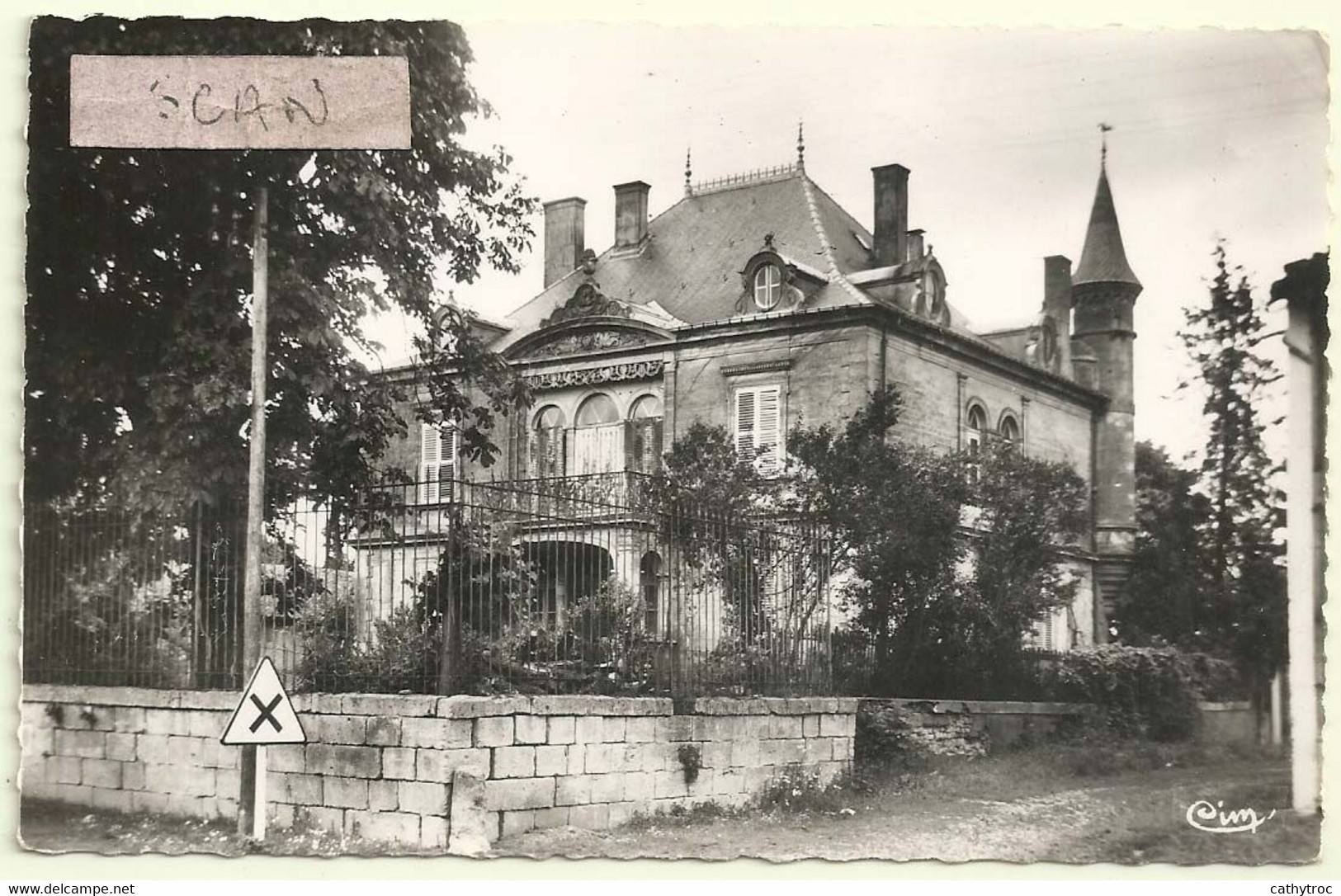 Mangiennes  (Meuse) : Le Château - Autres & Non Classés