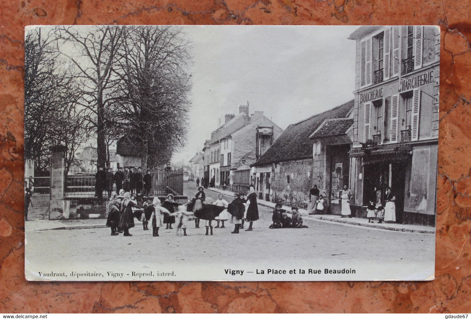 VIGNY (95) LA PLACE ET LA RUE BEAUDOIN / BOUCHERIE / CHARCUTERIE - Vigny