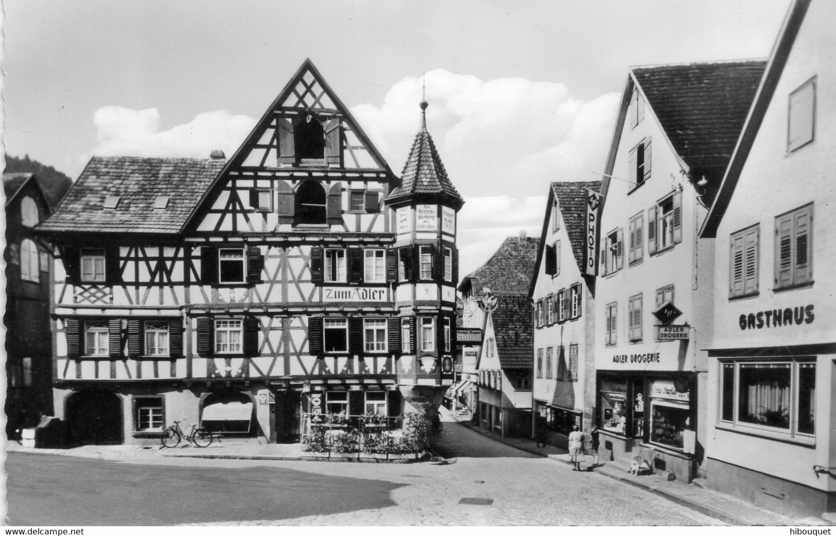 CPSM, Schiltach Im Schwarzwald, Rue, Place Avec Jolie Maisons, Animée, Zum Adler - Schiltach