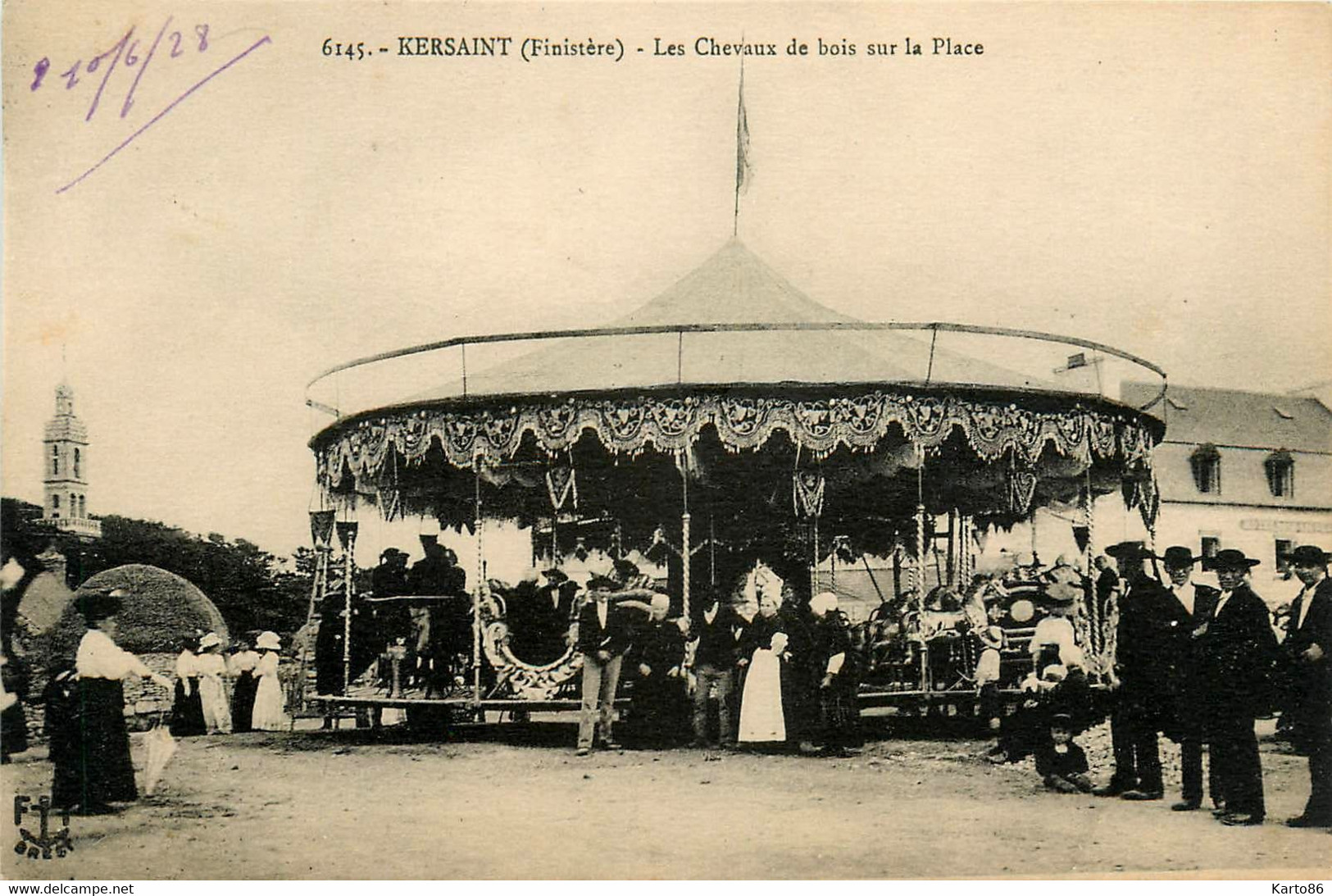 Kersaint * Les Chevaux De Bois Sur La Place * Manège Carousel - Kersaint-Plabennec